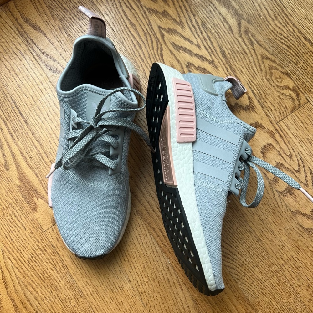 Adidas NMD R1 grey/ pink sneakers